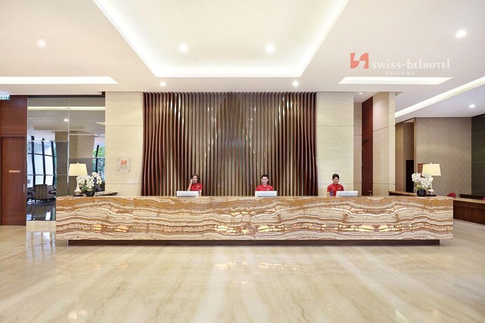 Swiss-Belhotel Соронг Екстериор снимка
